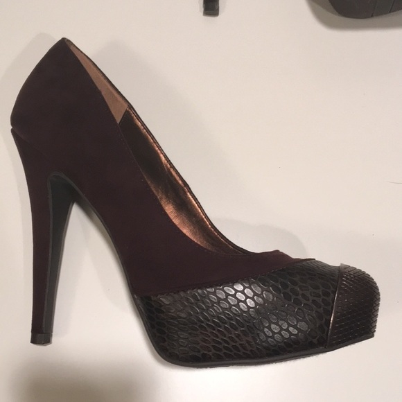 Carlos Santana Size 7 Stilettos 5” Heels Brown Suede Decorative Toe Classy Shoes - Picture 2 of 6